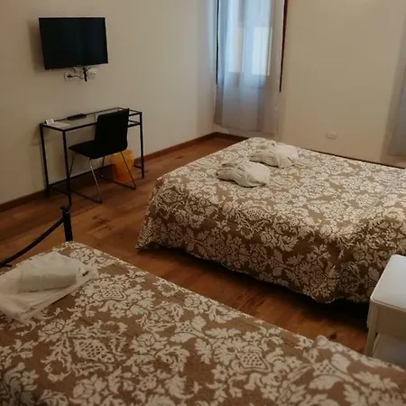 Corte Modigliani בית הארחה *